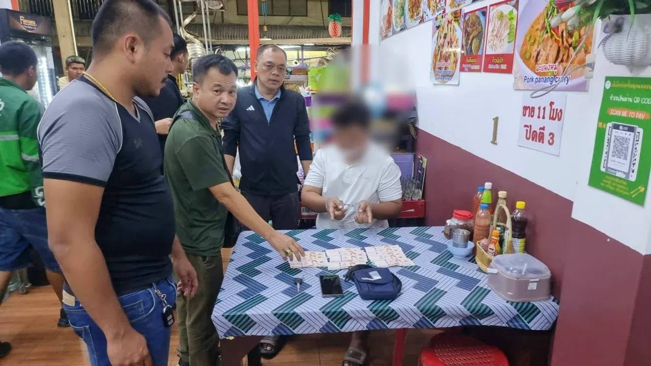 في باتايا، اعتُقل شخص للاشتباه في قيامه بسرقة سائحة من بلجيكا.
