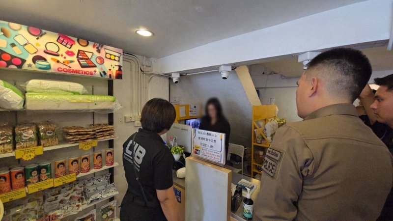 In Bangkok and Chiang Mai, a Chinese man and three Thais have been arrested for stealing credit card data from Chinese…